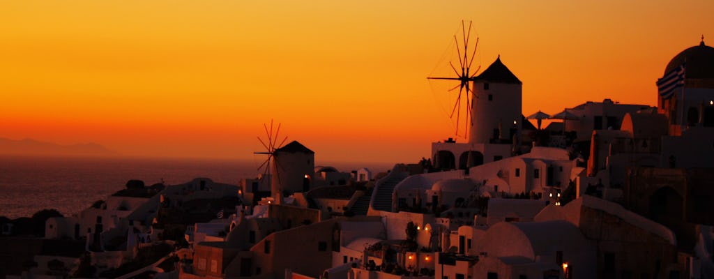 Tour in crociera al tramonto con gemme a Santorini