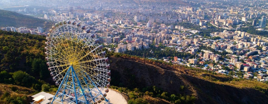 Visite privée de la ville de Tbilissi avec une visite au Panthéon Mtatsminda et une promenade en tramway