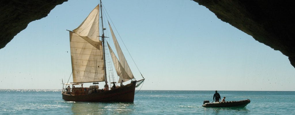 Rejs łodzią Leãozinho z grillem