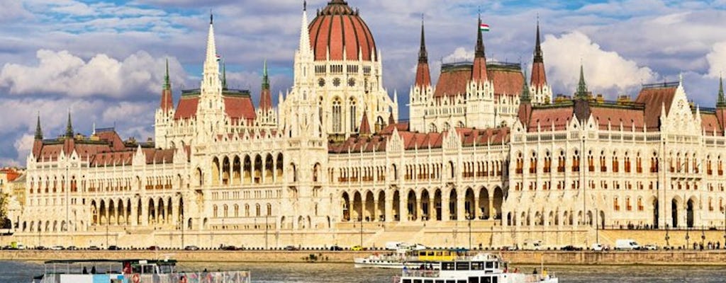 Full-day Budapest private city tour with lunch and cruise