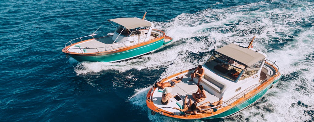 Excursión en barco por la costa de Sorrento y Capri para adultos jóvenes