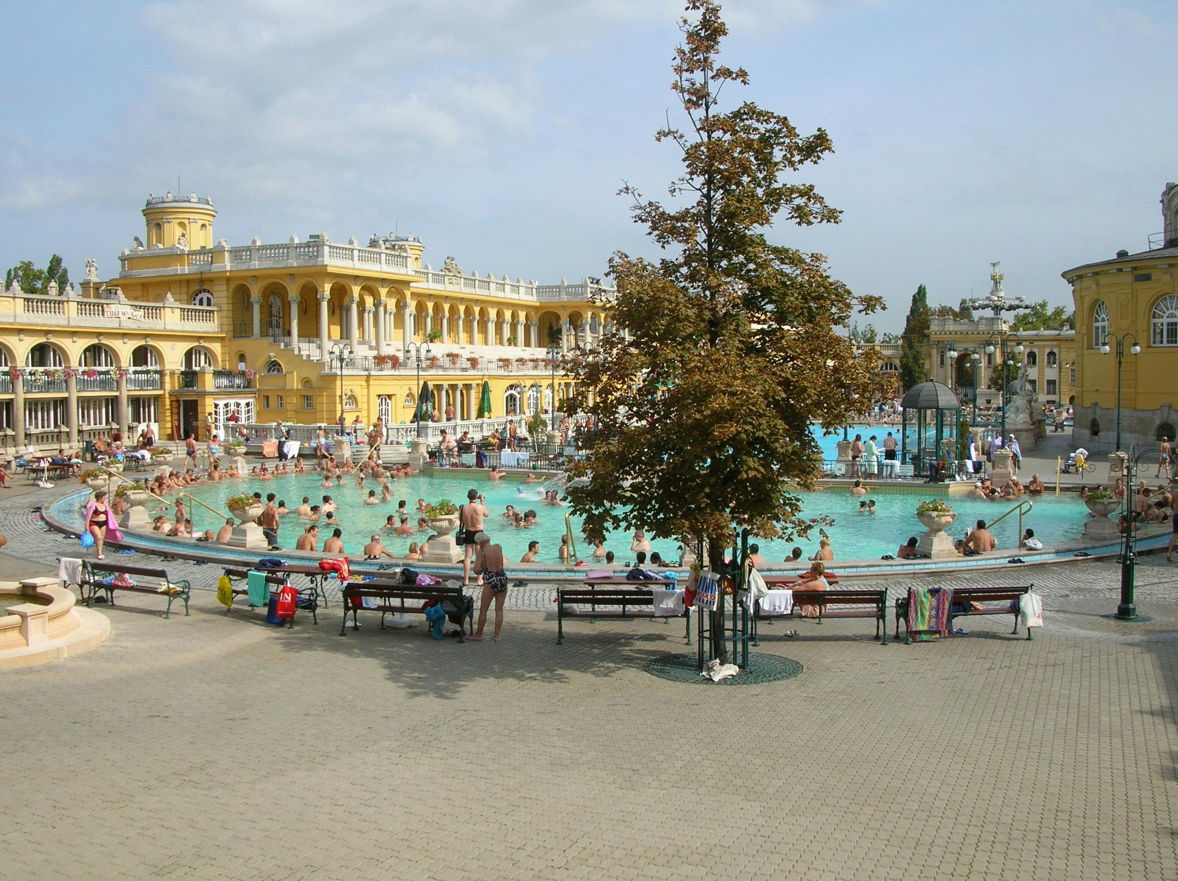 Private Stadtrundfahrt durch Budapest und Skip-the-Line-Ticket für das Thermalbad Széchenyi