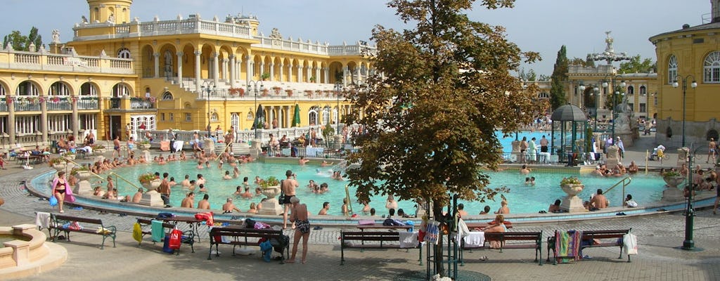 Private Stadtrundfahrt durch Budapest und Skip-the-Line-Ticket für das Thermalbad Széchenyi