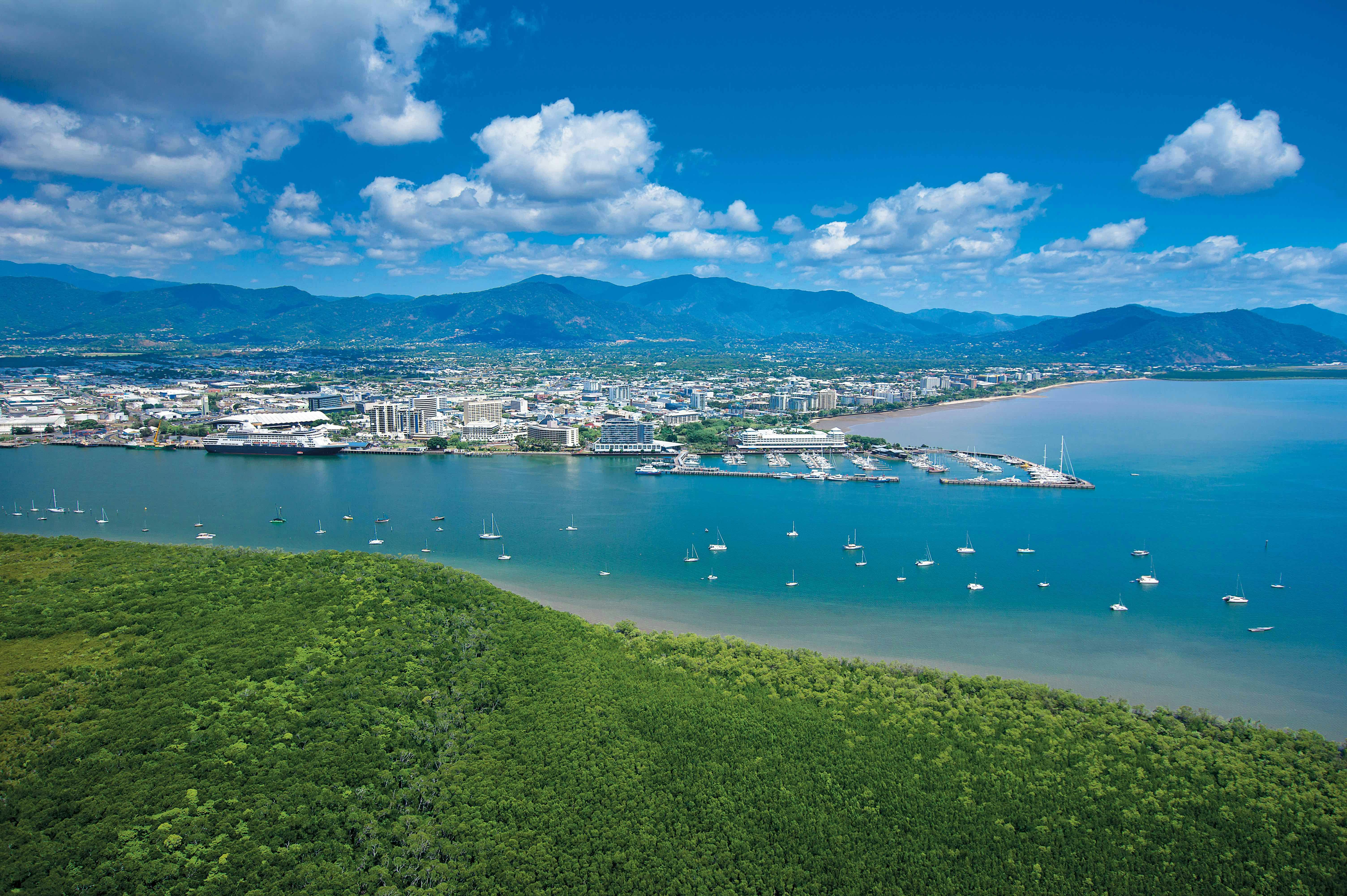 Cairns city sights and dinner cruise