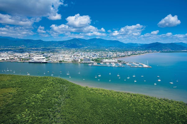 Sehenswürdigkeiten der Stadt Cairns und Bootsfahrt mit Abendessen
