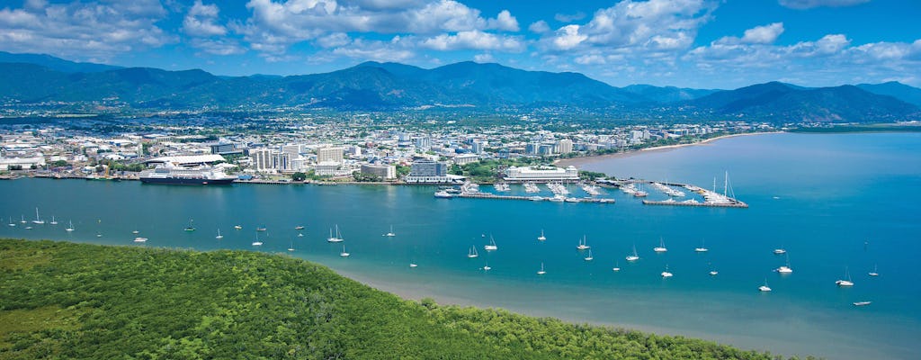 Vistas de la ciudad de Cairns y crucero con cena