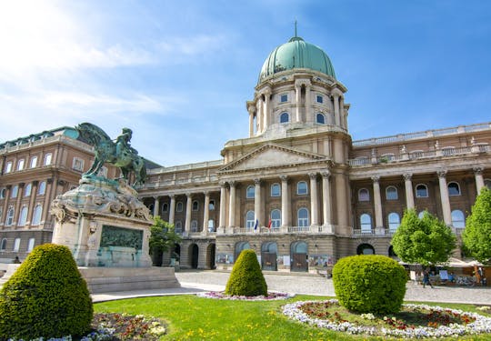 Tour privato della città di Budapest e Szentendre con pranzo e degustazione di vini