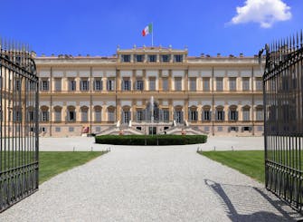 Tour del centro storico di Monza e della Villa Reale Tour del centro storico di Monza e della Villa Reale