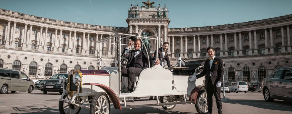 Passeio turístico por Viena em um carro elétrico clássico