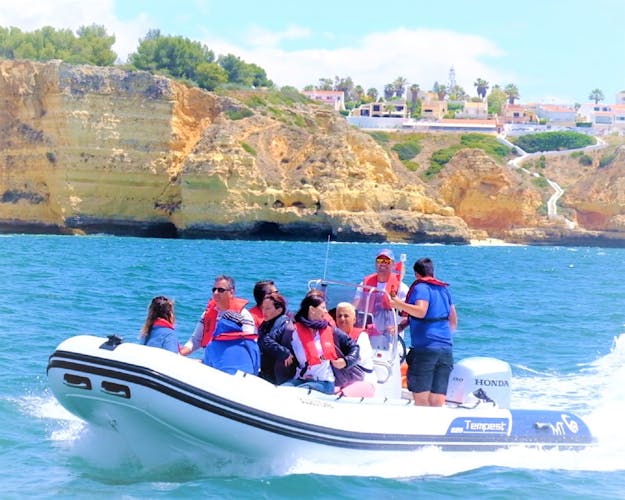 Caves circuit and coast sightseeing private boat from Portimão