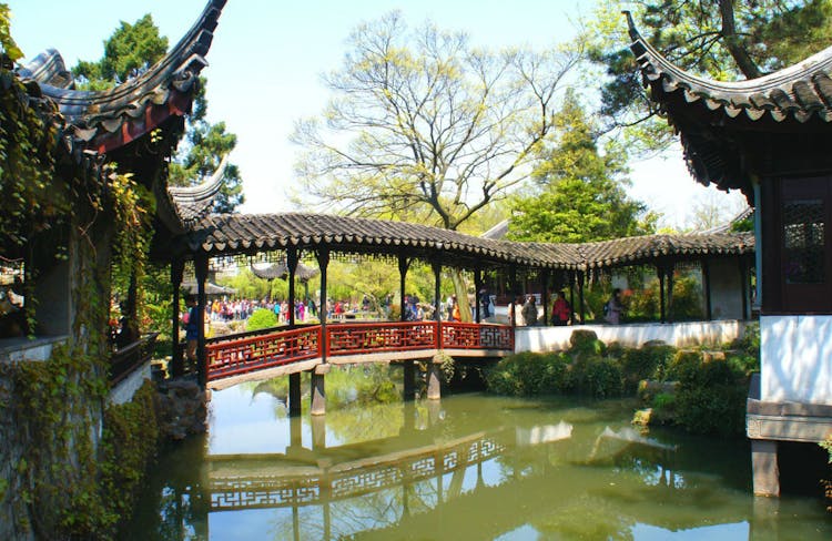 Private trip to Suzhou Garden and Water Town with hotel or train station transfer
