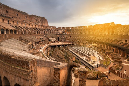 Fast track Colosseum 1,5h guided tour