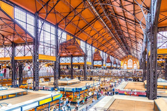 Visite privée de la ville de Budapest avec promenade culinaire dans la halle centrale du marché