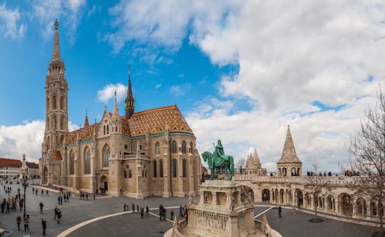 Private Buda Castle walking tour and Danube river cruise with Margaret Island