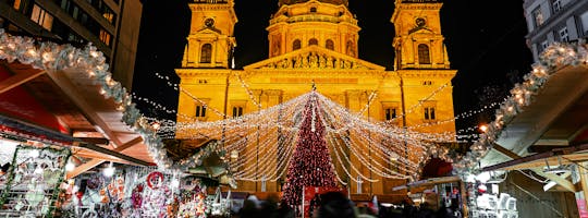 Tour privado pelo Mercado de Natal de Budapeste e cruzeiro noturno pelo Danúbio