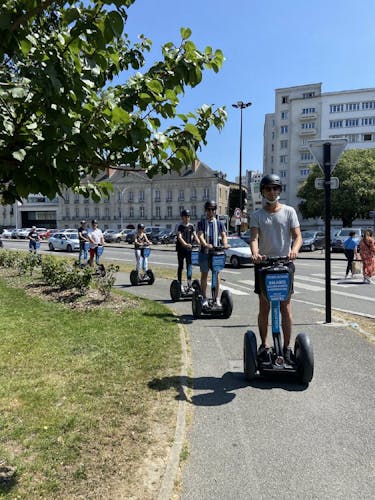 Self-balancing scooter tour of "the perfect getaway" of Nantes