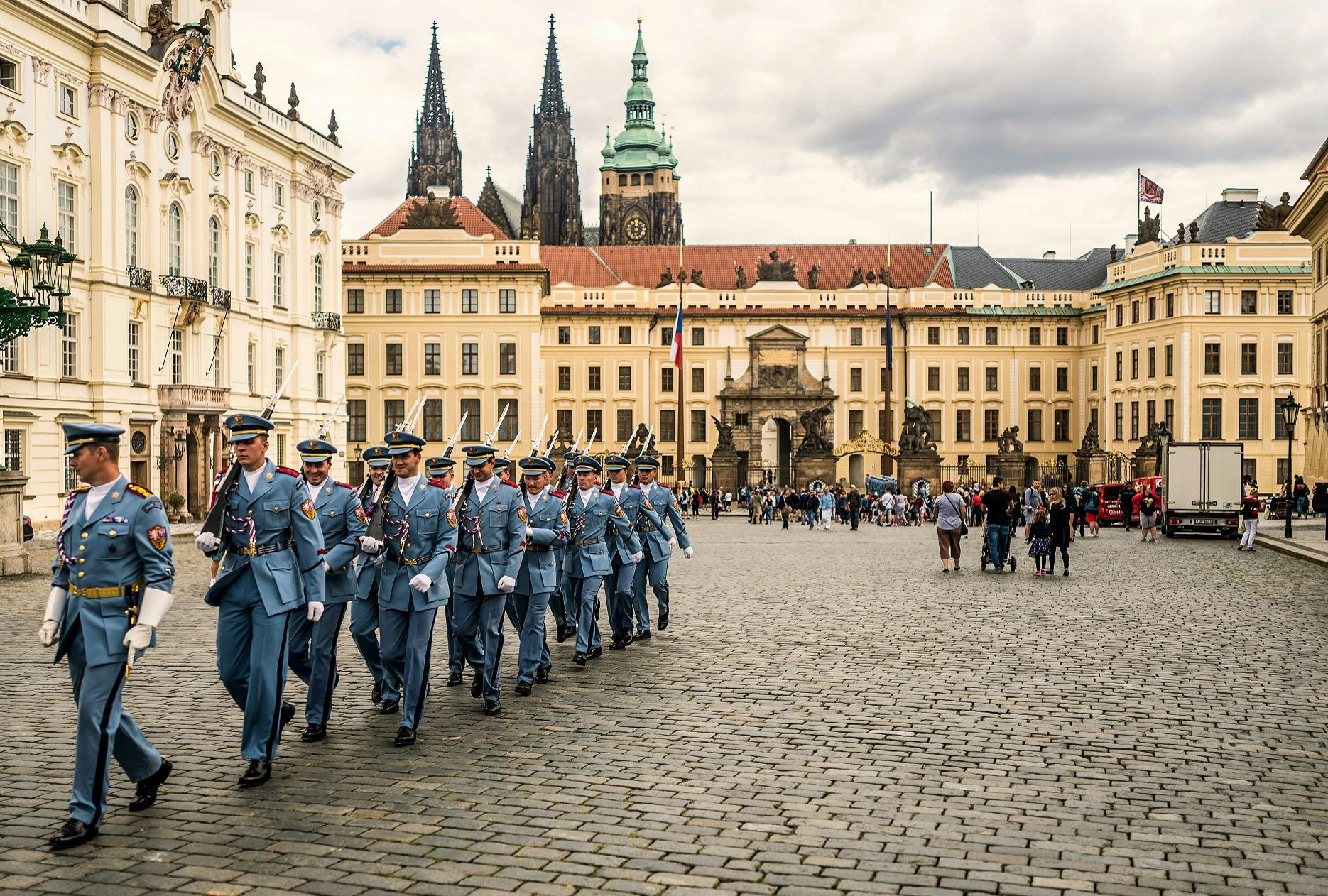 Visita introductoria al castillo de Praga con entrada incluida