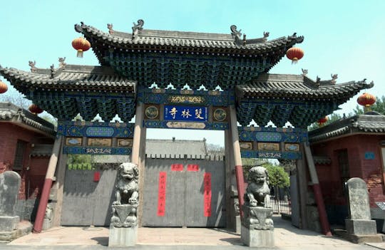 Tour privado al templo de Shuanglin y al complejo de Wang