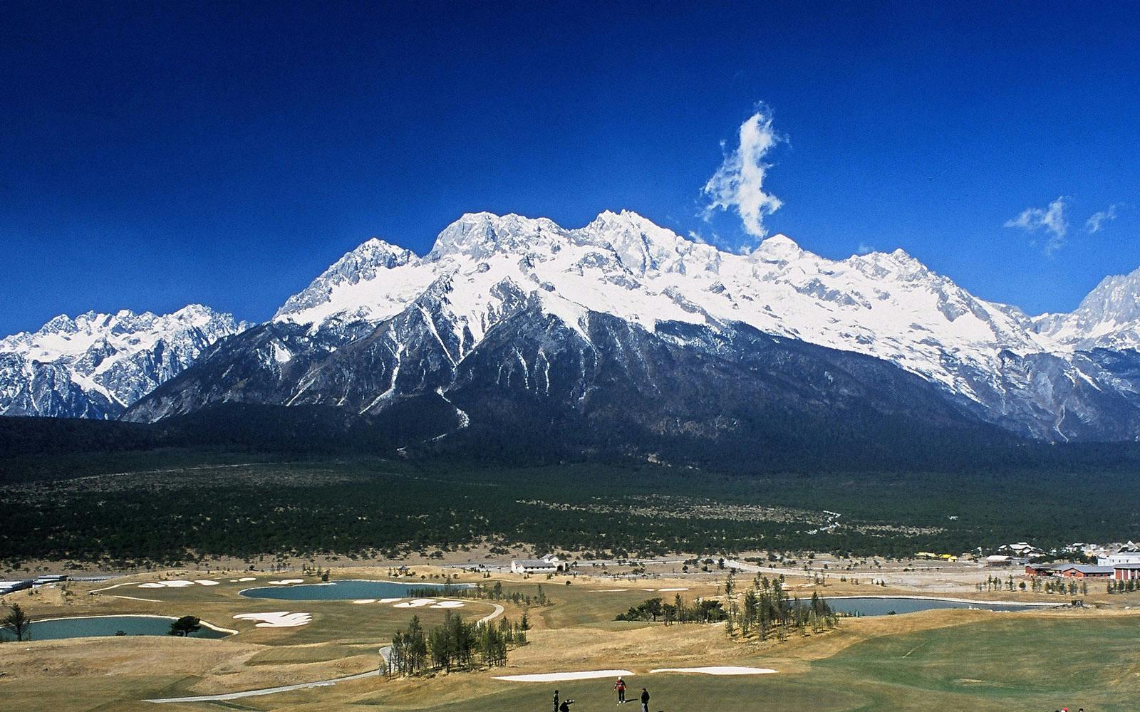 Jade Dragon snow mountain and Basha village from Lijiang private day ...