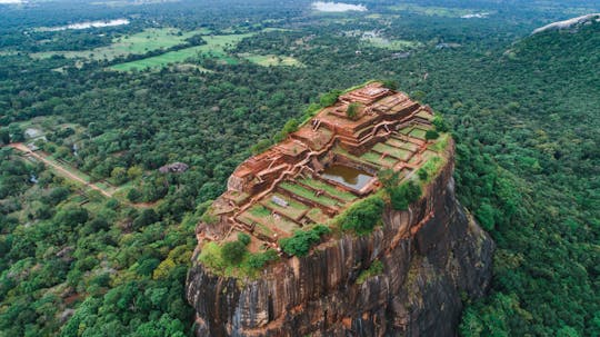 Tour de 2 días a Kandy, Sigiriya y Dambulla desde la costa este
