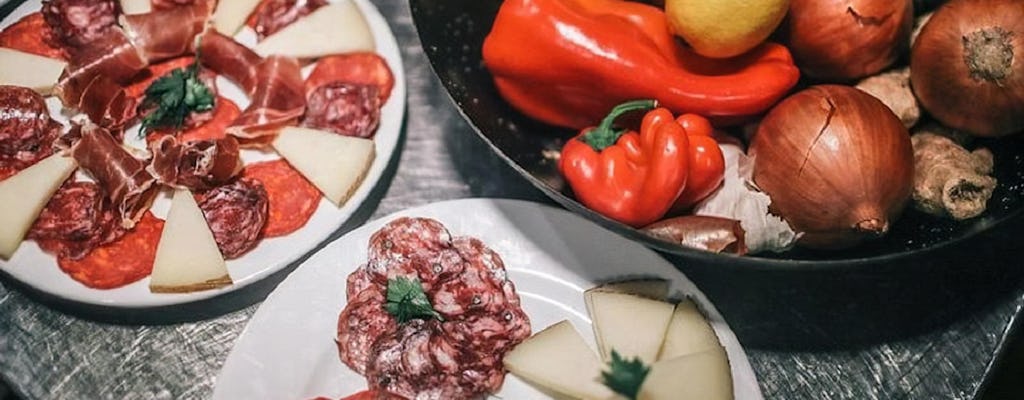 Tapas con degustazione di cibo e tour del vino a Barcellona