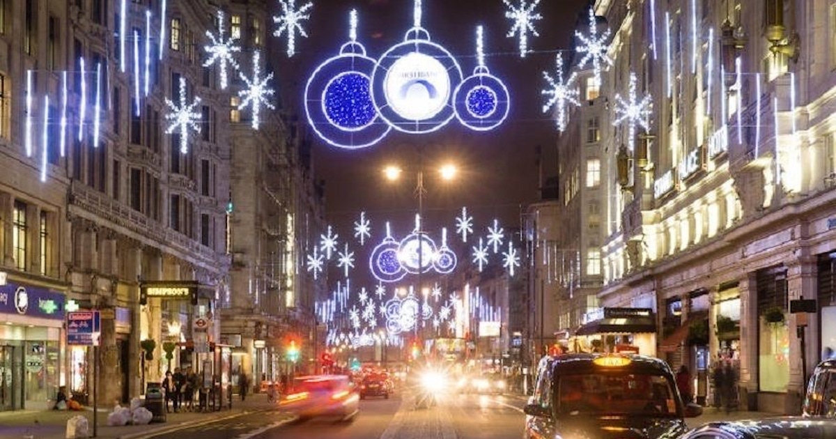 London lights. Риджент-стрит в Лондоне в Рождество. Оксфордская улица в Лондоне перед Рождеством. Новогодние улицы в Англии. Рождество в Лондоне.