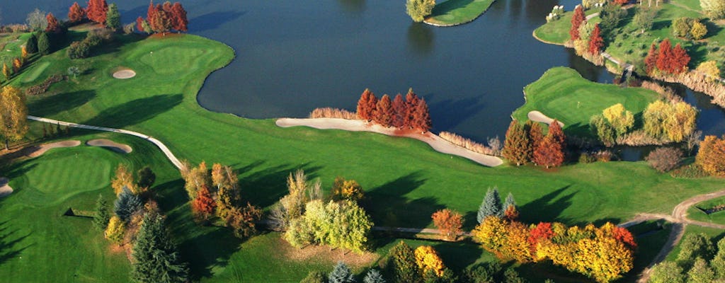 Excursión de un día al club de golf Franciacorta en minivan privada desde Milán