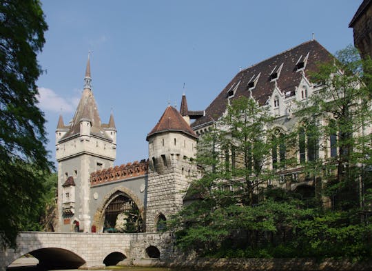 Budapest walking tour of Heroes' Square and Vajdahunyad Castle