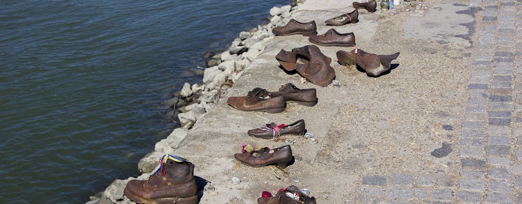 Paseo privado guiado por la historia de Budapest y los zapatos del Danubio