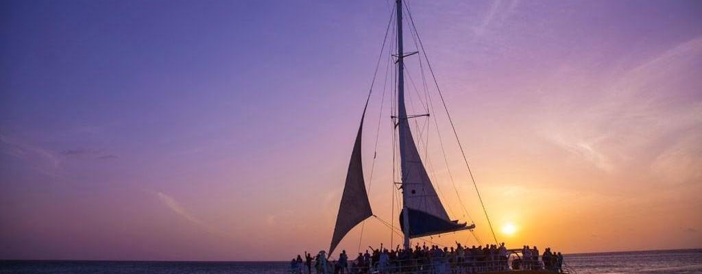 Boottocht met de Palm Pleasure catamaran bij zonsondergang