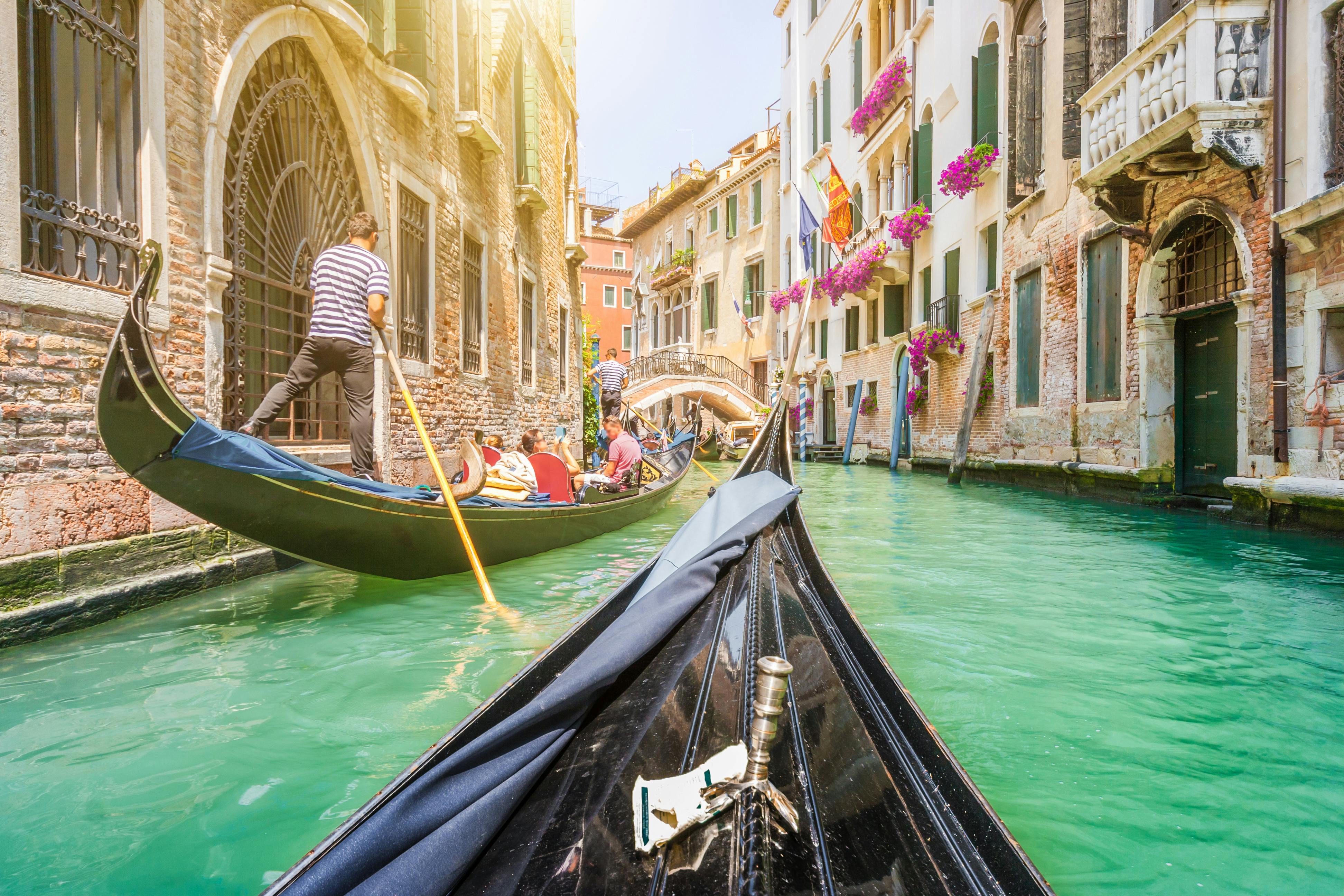 All gondolas in venice italy must. Италия гондолы. Италия Венеция гондолы. Венеция гондольер. Италия гондольеры.