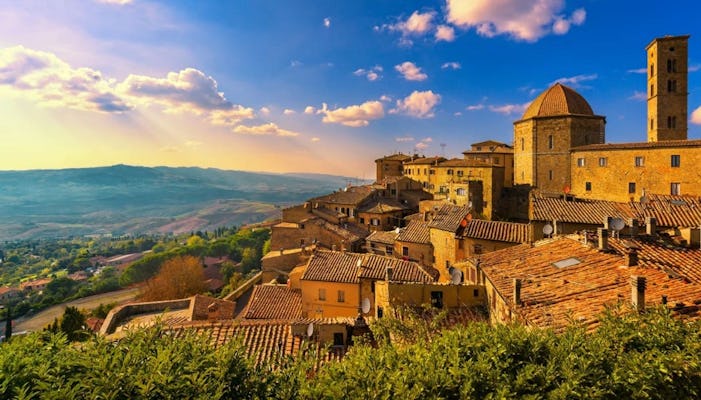 Viagem privada de um dia para San Gimignano e Volterra saindo de Florença