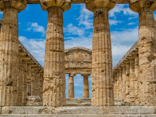 2-hour guided tour in Paestum