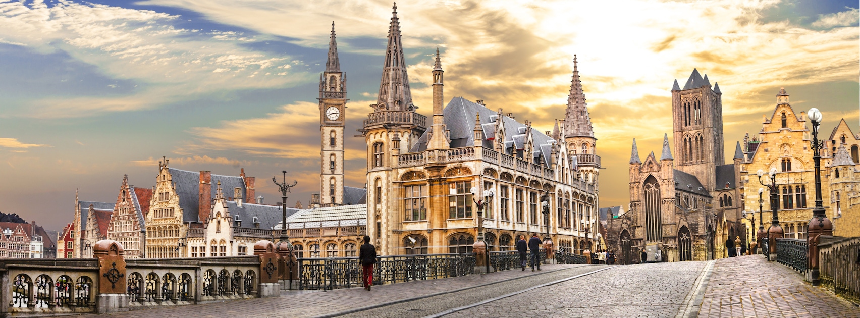 Hop-On Hop-Off in Ghent: The Best Way to Explore Belgium’s Medieval City Hop-On Hop-Off in Ghent: The Best Way to Explore Belgium’s Medieval City