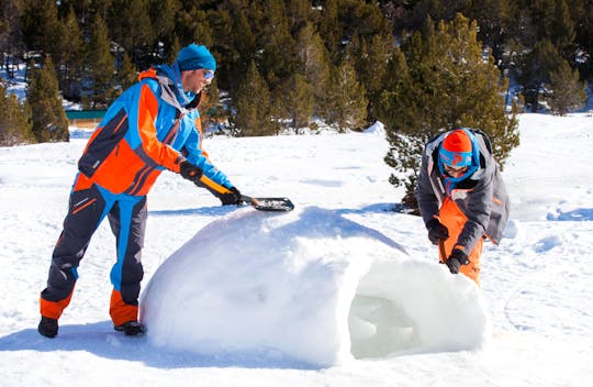 Budowa własnego igloo w ośrodku Grandvalira