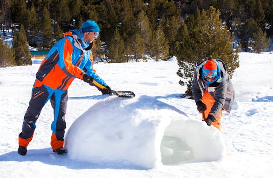 Iglu-Bau in Grau Roig