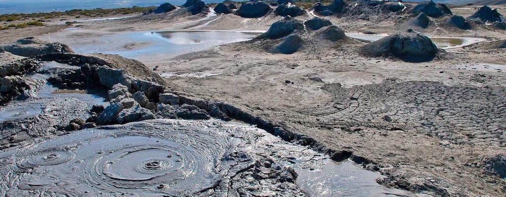 Tour privado de medio día a Gobustan y volcanes de barro