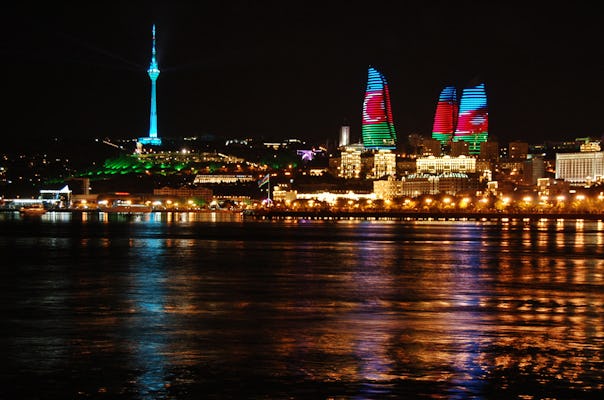 Tour nocturno guiado por la ciudad de Bakú