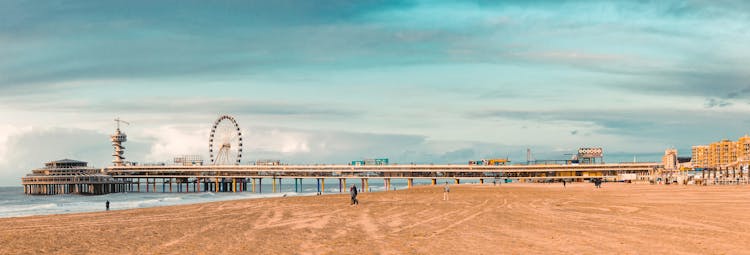 Self guided tour with interactive city game of Scheveningen