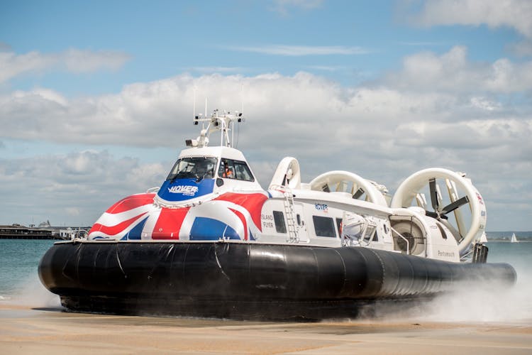 Hovercraft flight return transfer to the Isle of Wight
