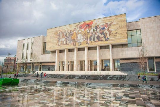 Museu de História Nacional de Tirana sem filas e tour