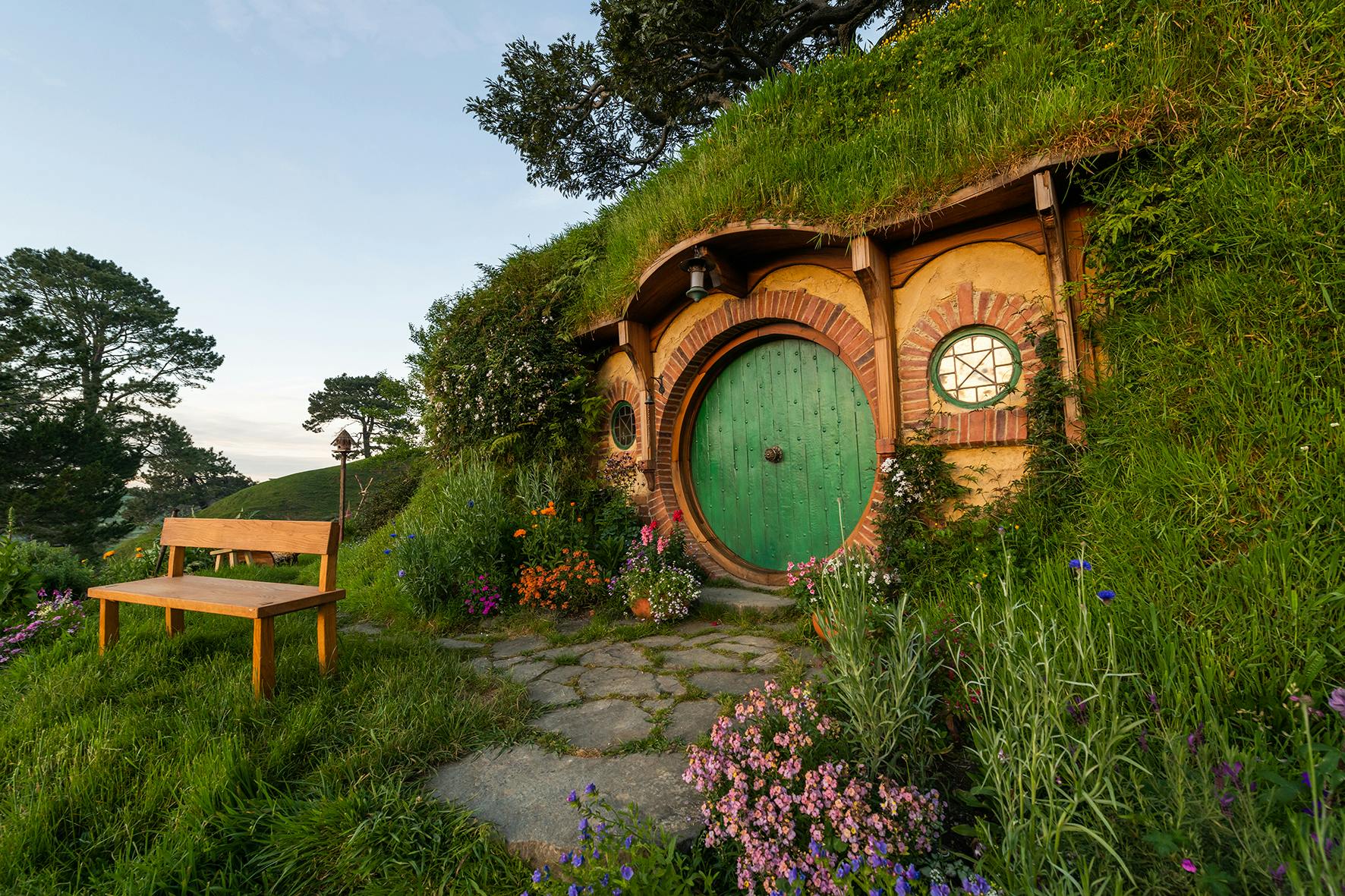 Middle earth experience - Hobbiton movie set and Glowworm cave tour