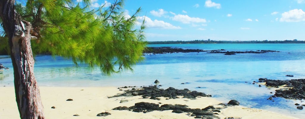 Kayak en el mar de Mauricio en Île D'Ambre