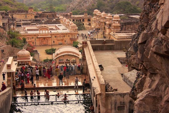 Trilha do templo da rota sagrada de meio dia em Jaipur