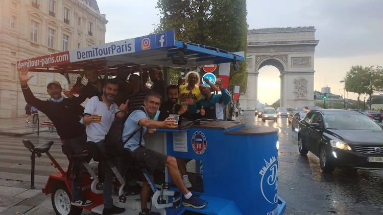 Sightseeing tour of Paris onboard a moving bar