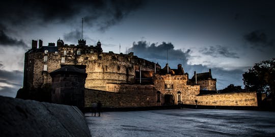 Passeio a pé pelos segredos mais escuros da Escócia em Edimburgo