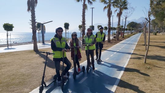 Excursión de medio día en E-scooter por Antalya