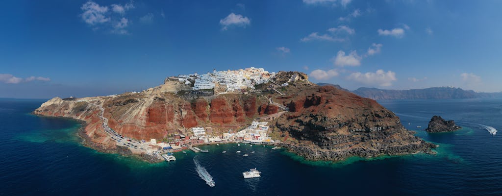 Crucero al atardecer rojo en Santorini
