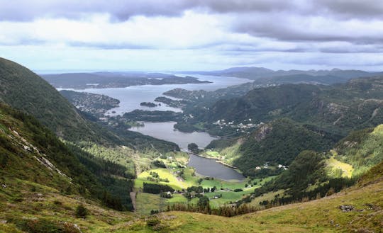 Private hike of the classic Vidden trail in Bergen