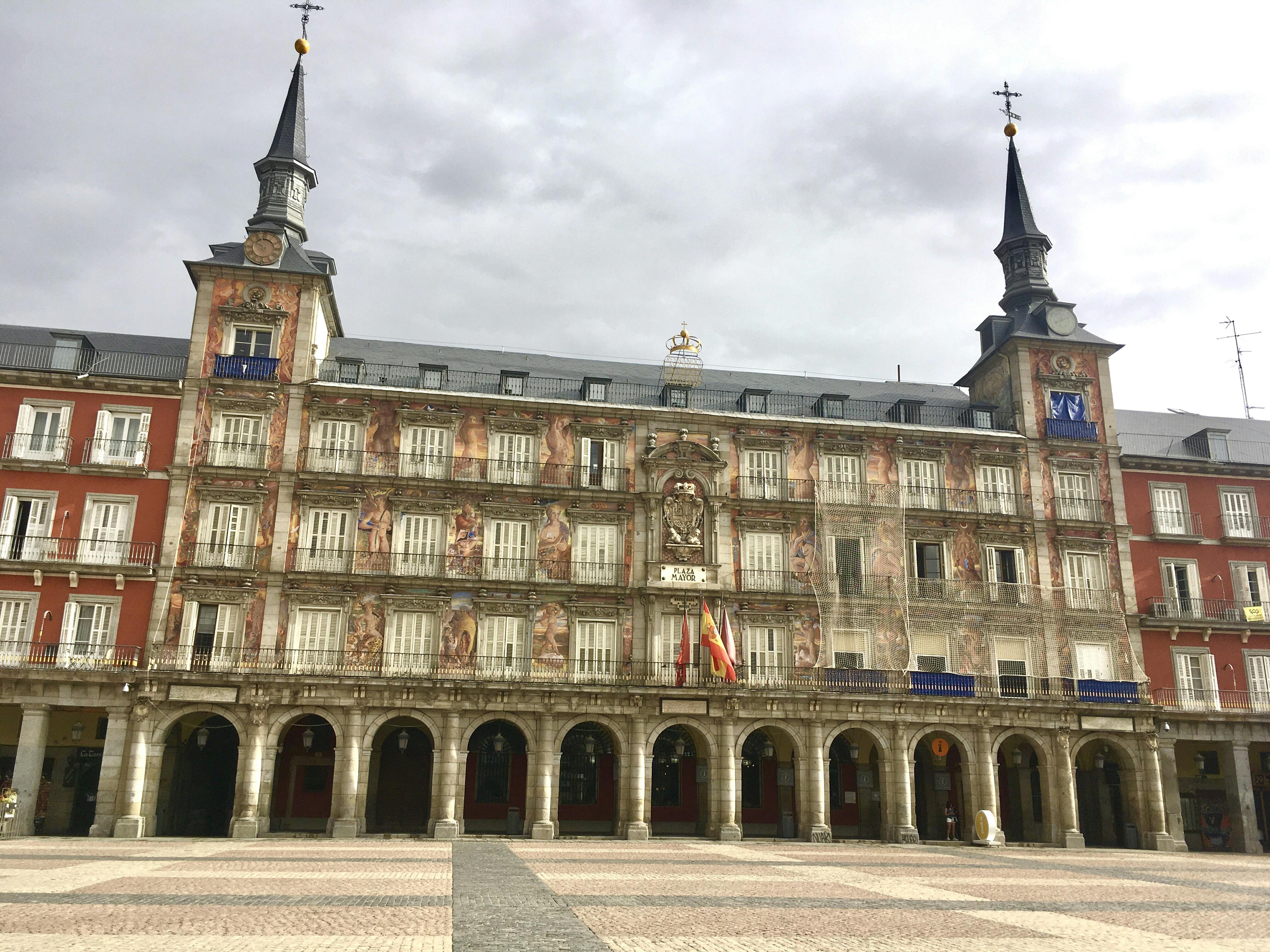 Jeu et visite de joyaux cachés et historiques du jeu d'exploration de Madrid